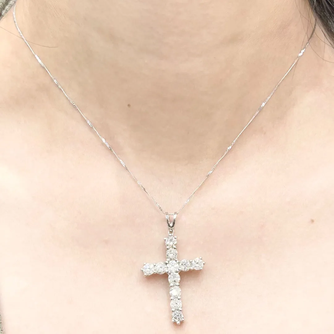 LVNA Signatures™️ Large Cross Solitaire Rounds Diamond Necklace 18kt