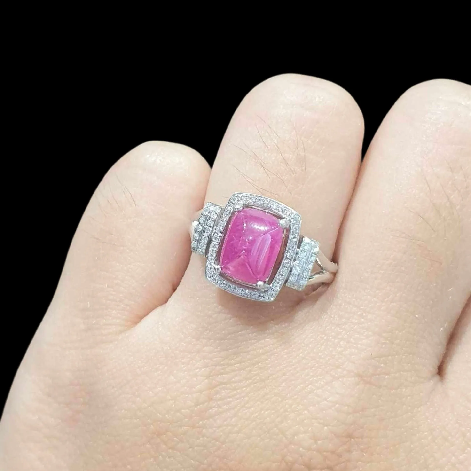 #LVNA2024 | Natural Cabochon Pink Ruby Gemstones Diamond Ring 18kt