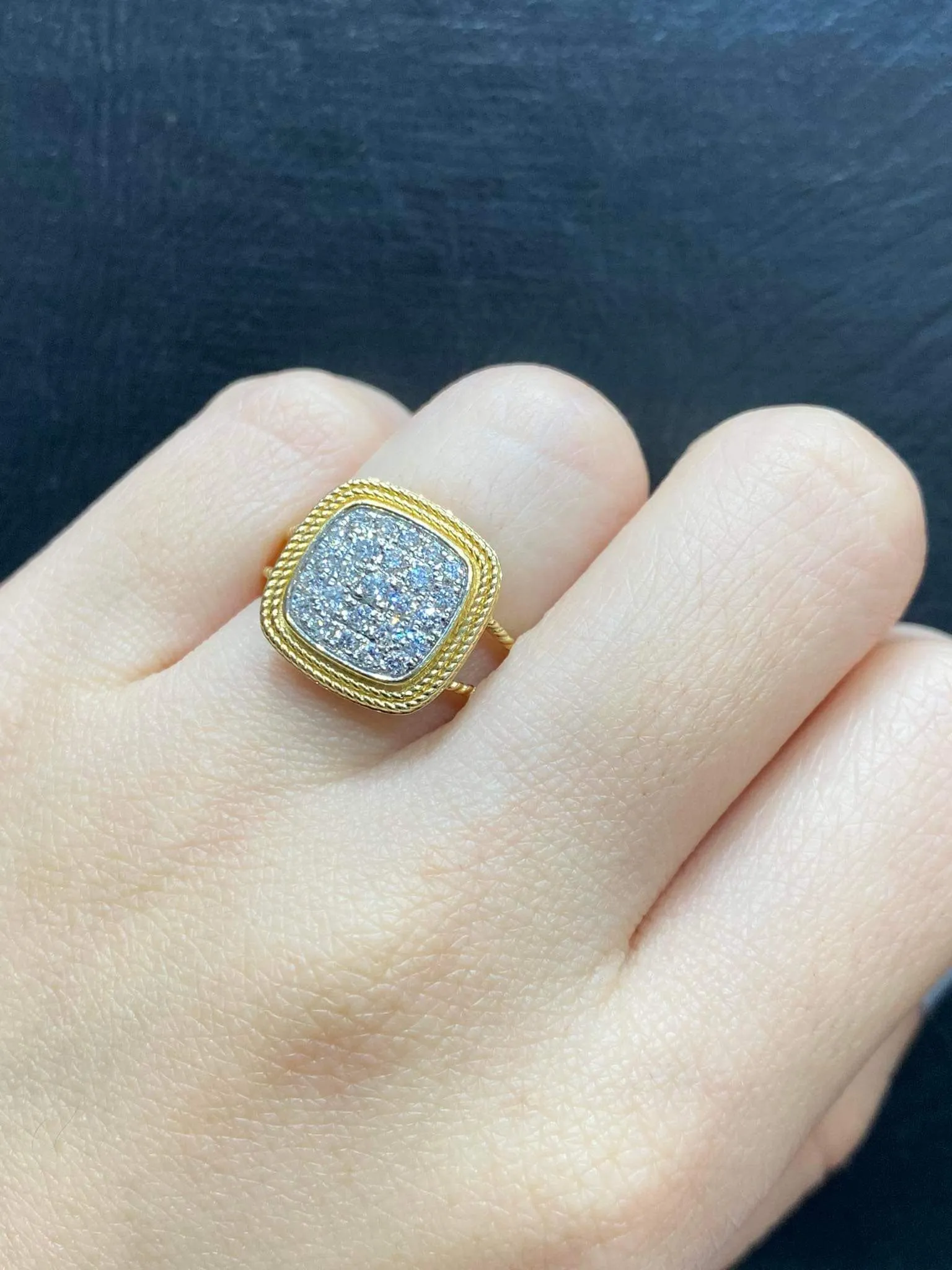 PREORDER | Golden Cushion Diamond Ring 14kt