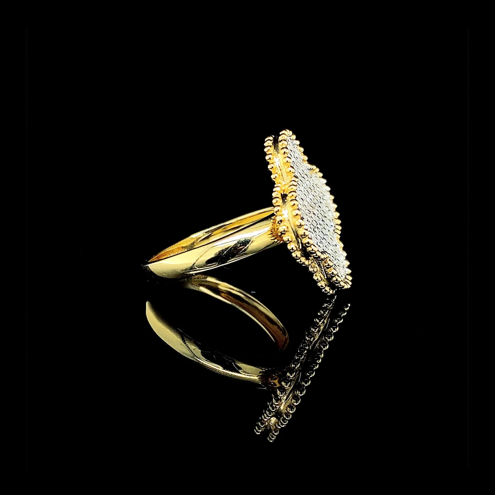 PREORDER | Golden Large Floral Clover Diamond Ring 14kt