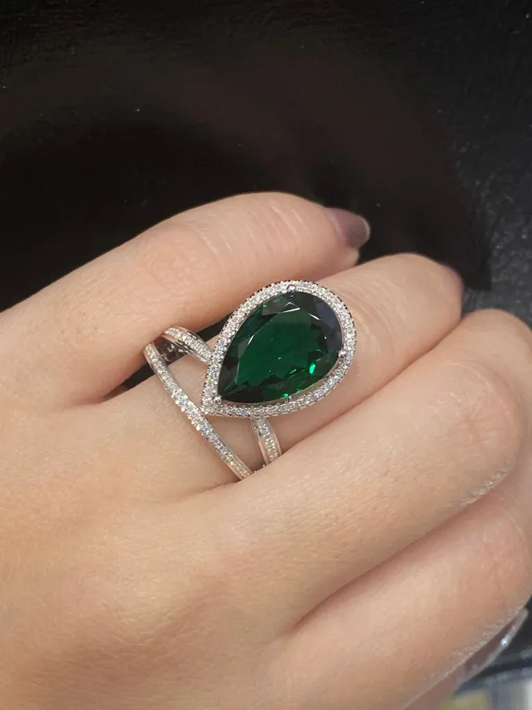 PREORDER | Pear Green Emerald Gemstones Diamond Ring 14k