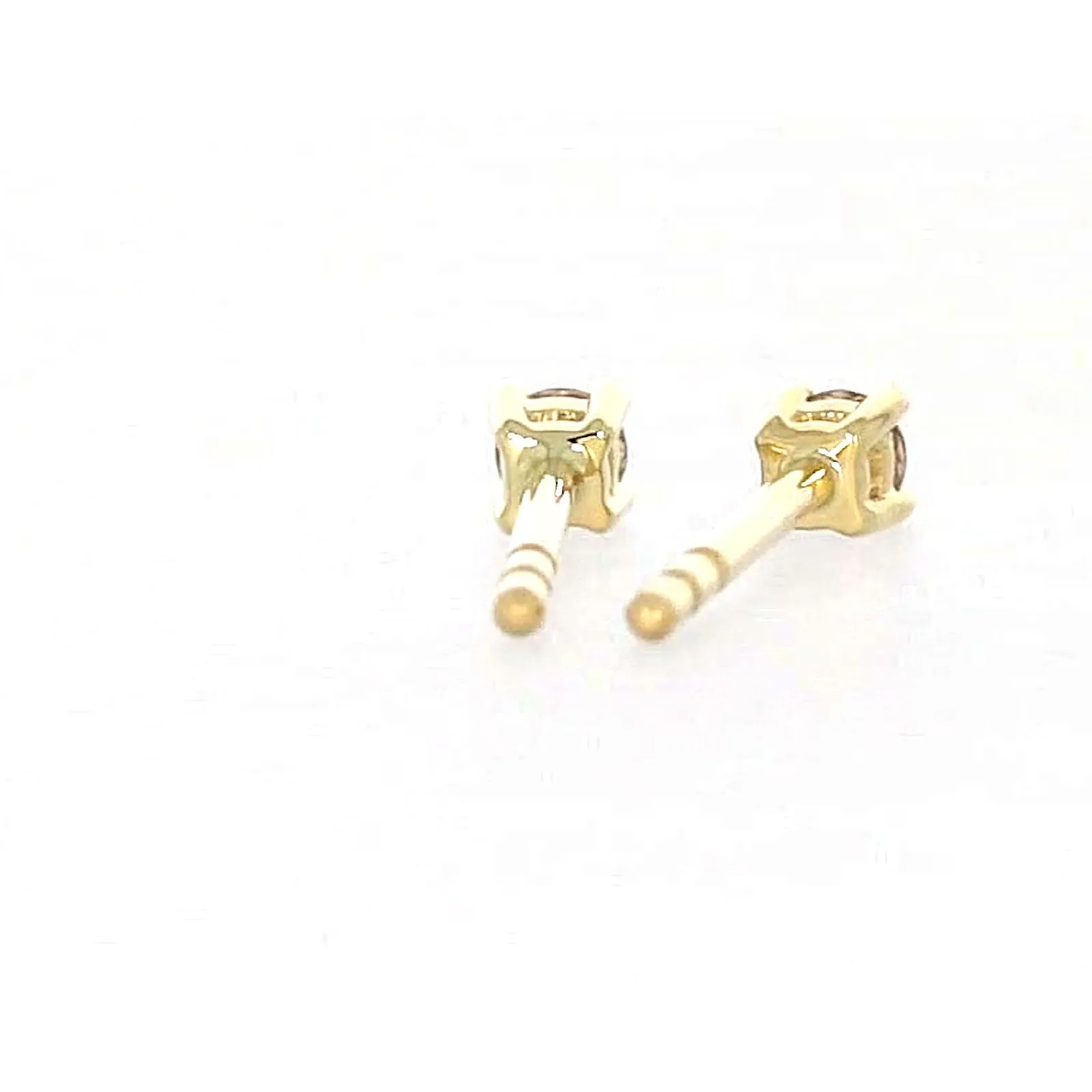 Solitaire 9ct Yellow Gold Round Brilliant Cut 0.06 CARAT tw of Diamonds Stud Earrings