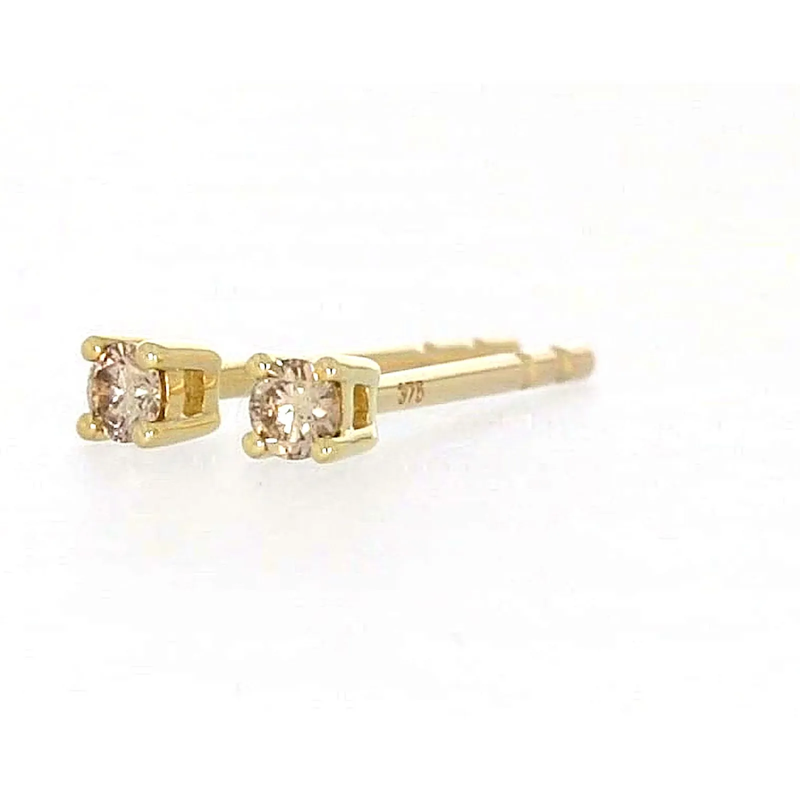 Solitaire 9ct Yellow Gold Round Brilliant Cut 0.06 CARAT tw of Diamonds Stud Earrings