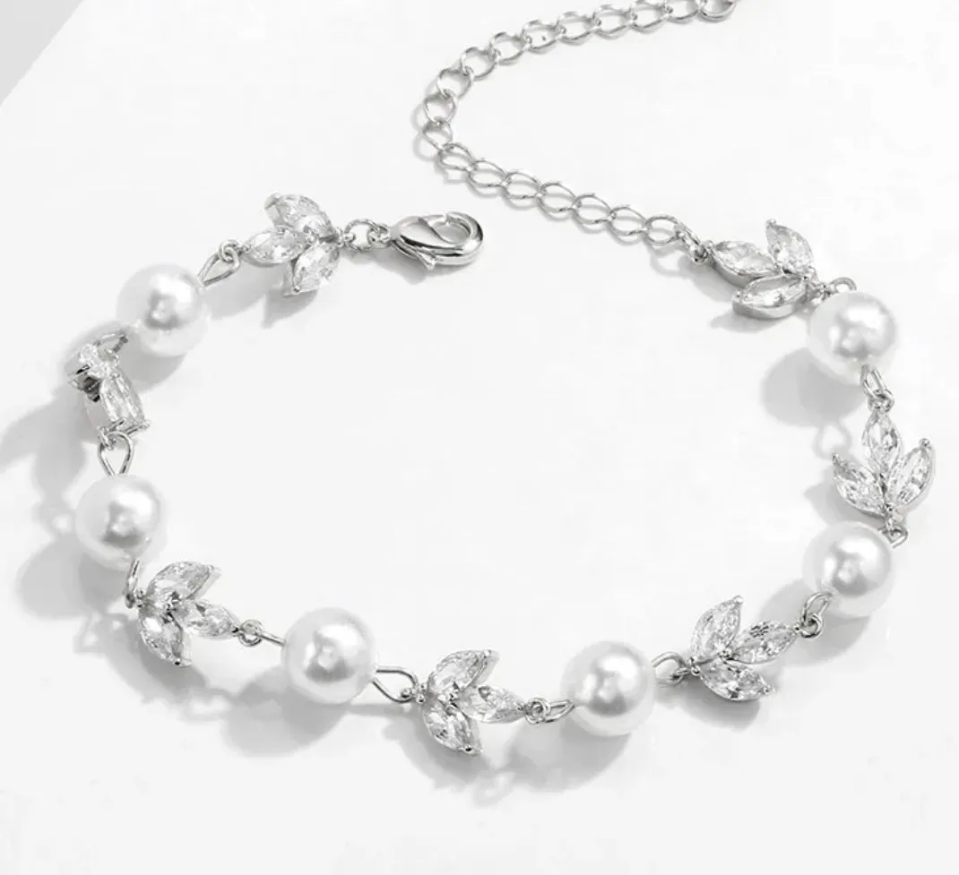 Willow - Silver Pearl Bracelet